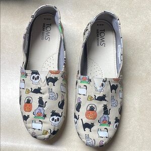 TOMS Ivory Halloween Print Slip On Shoes | Size 7.5